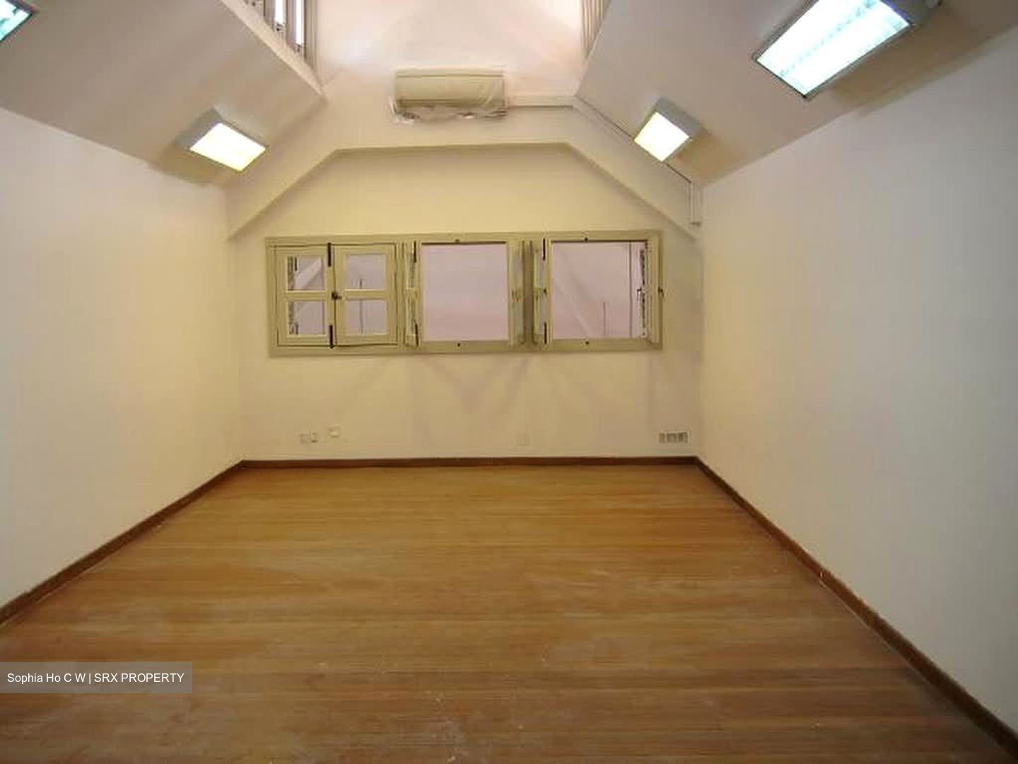 Club Street (D1), Office #563159461